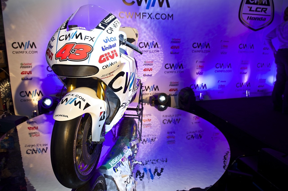 Крачлоу и Миллер представили свои мотоциклы LCR Honda MotoGP 2015 года
