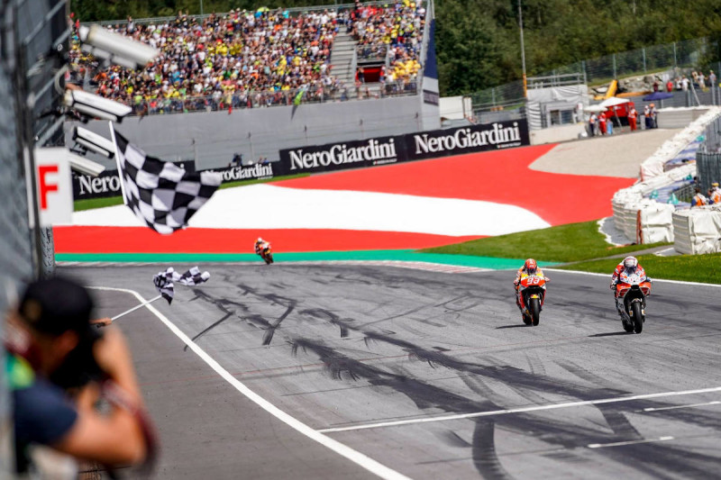 Сражение Довициозо и Маркеса на Гран-При Австрии 2017