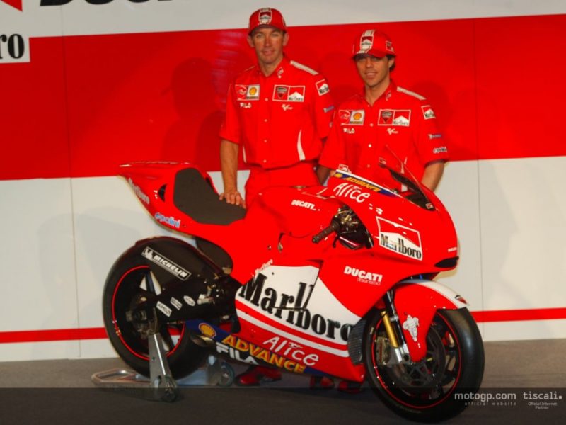 Бэйлис и Капиросси на презентации Ducati Team 2004