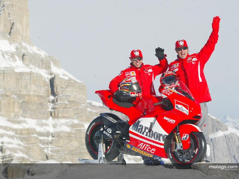 Капиросси и Чека на презентации Ducati Team 2005