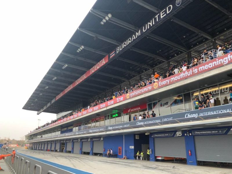 Зрители смотрят тесты MotoGP 2018 в Таиланде