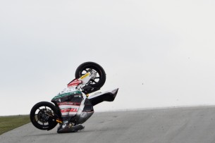 Падение Алекса Де Анджелиса в гонке Гран-При Германии