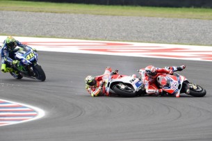 Раскадровка аварии Ианноне и Довициозо в гонке MotoGP Гран-При Аргентины 2016