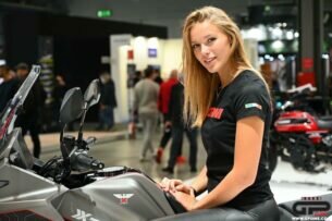 горячие девчонки на мотоциклах EICMA 2021