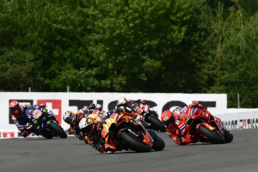 Педро Акоста, Марк Маркес, MotoGP, поворот, Чехия, Брно, 2025