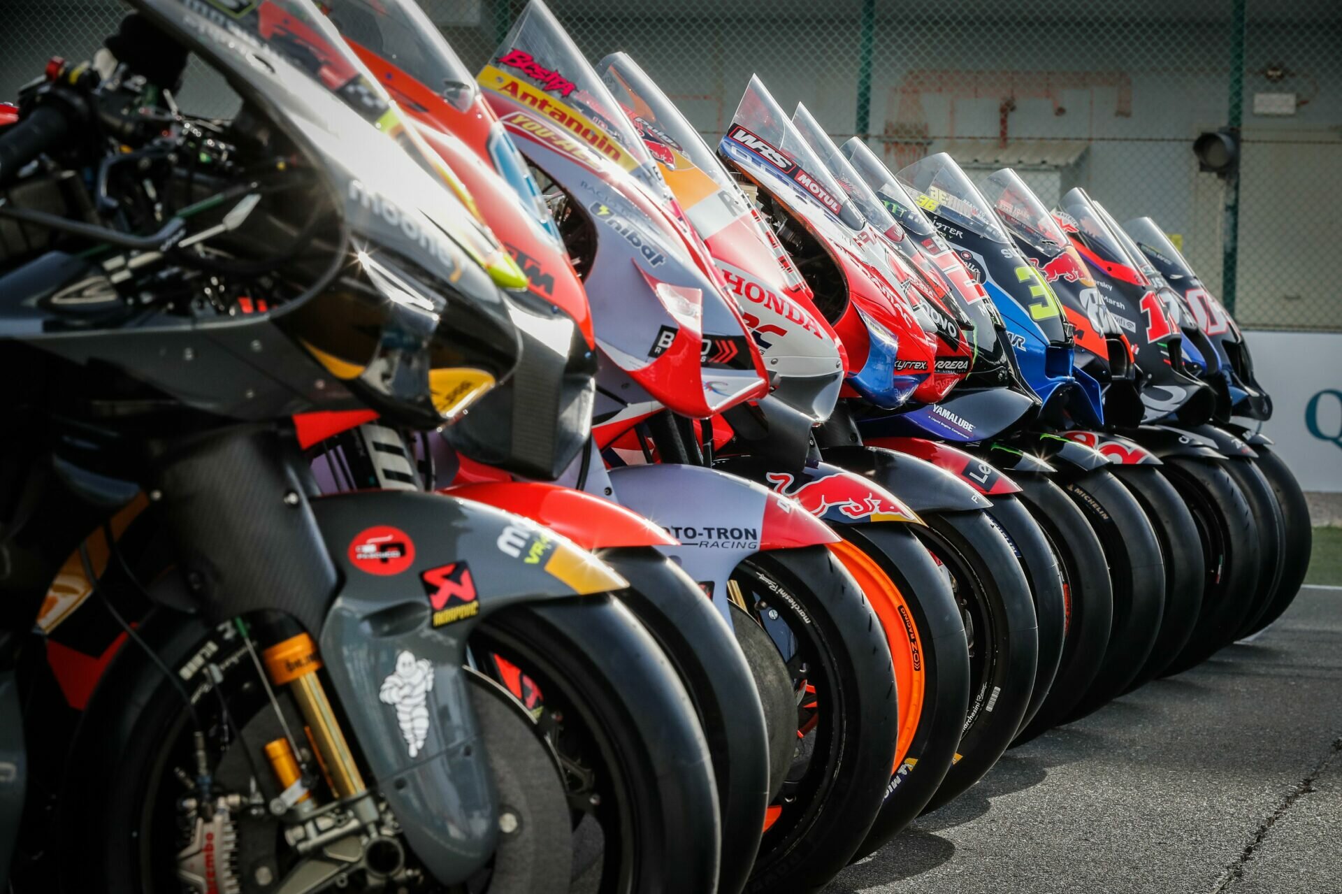 Календарь motogp 2024. Yamaha MOTOGP 2024. 2024 MOTOGP KTM. Мотоциклы Moto GP 2024. MOTOGP 2024 Чемпионат.
